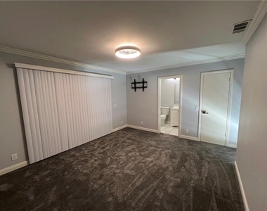 122 Fulton Way - Photo Thumbnail 12