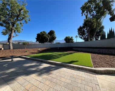 122 Fulton Way - Photo Thumbnail 7