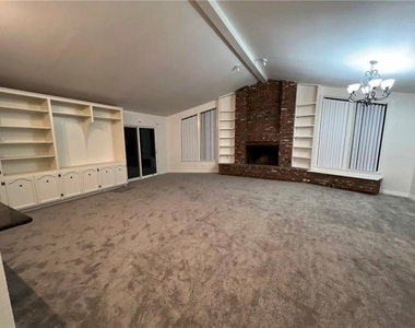 122 Fulton Way - Photo Thumbnail 9