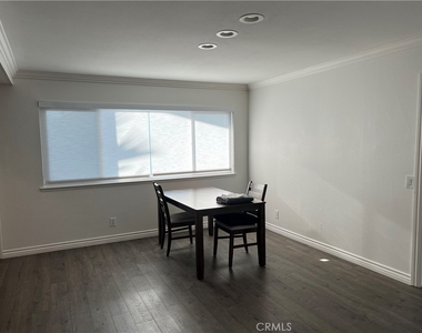 122 Fulton Way - Photo Thumbnail 3
