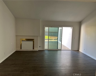 122 Fulton Way - Photo Thumbnail 5