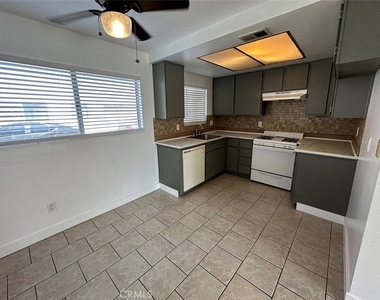 1501 E Fairfield Court - Photo Thumbnail 7