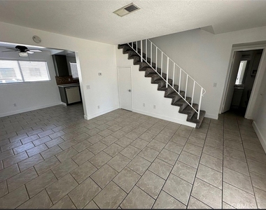 1501 E Fairfield Court - Photo Thumbnail 5