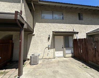 1501 E Fairfield Court - Photo Thumbnail 3