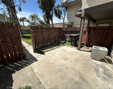 1501 E Fairfield Court - Photo Thumbnail 4
