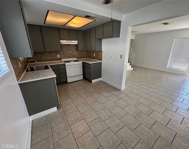 1501 E Fairfield Court - Photo Thumbnail 6