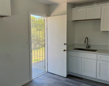 1124 Ramona Avenue - Photo Thumbnail 1