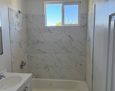 1124 Ramona Avenue - Photo Thumbnail 8