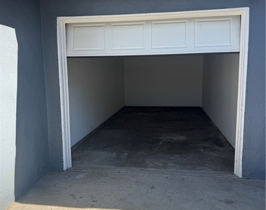 1124 Ramona Avenue - Photo Thumbnail 12