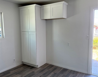 1124 Ramona Avenue - Photo Thumbnail 5