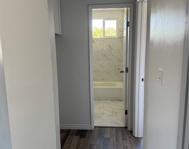 1124 Ramona Avenue - Photo Thumbnail 6