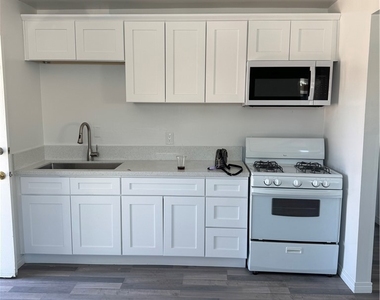 1124 Ramona Avenue - Photo Thumbnail 4