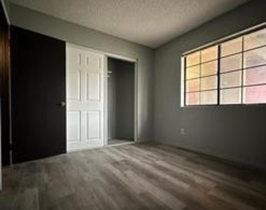 4229 Cocopah Lane - Photo Thumbnail 8