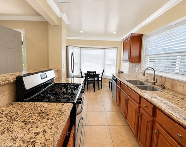 256 W College Street - Photo Thumbnail 5