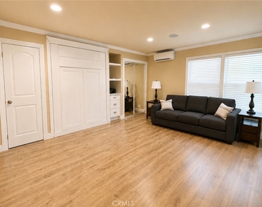 256 W College Street - Photo Thumbnail 3
