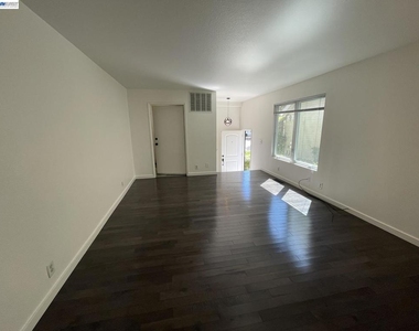 808 14th St - Photo Thumbnail 6