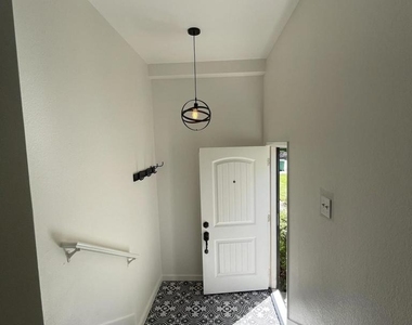 808 14th St - Photo Thumbnail 8