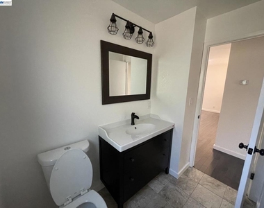808 14th St - Photo Thumbnail 9
