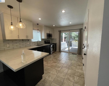 808 14th St - Photo Thumbnail 1