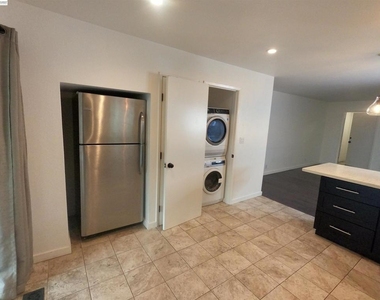 808 14th St - Photo Thumbnail 4