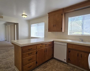 4600 Eggers Dr - Photo Thumbnail 9