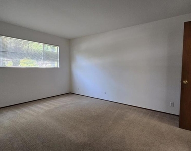 4600 Eggers Dr - Photo Thumbnail 2