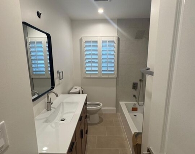 6542 Zelzah Ave - Photo Thumbnail 10