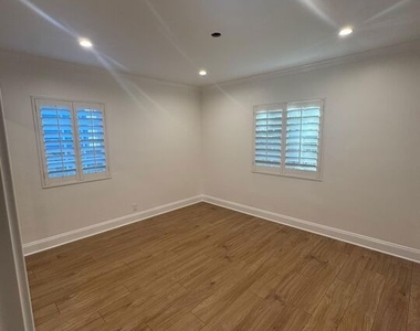 6542 Zelzah Ave - Photo Thumbnail 8