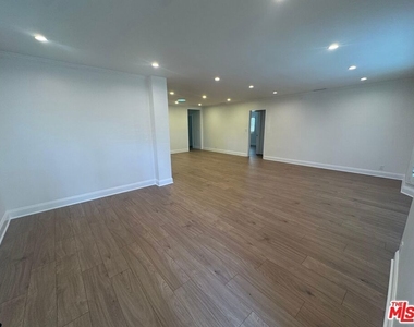 6542 Zelzah Ave - Photo Thumbnail 5