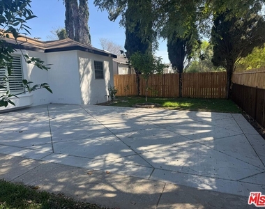 6542 Zelzah Ave - Photo Thumbnail 1