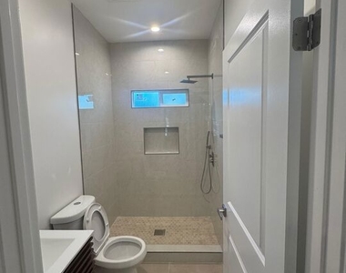 6542 Zelzah Ave - Photo Thumbnail 11