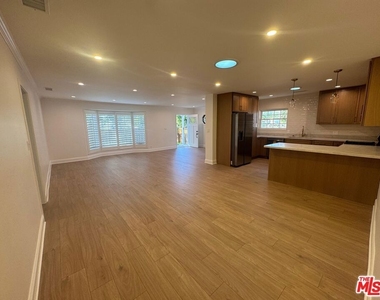 6542 Zelzah Ave - Photo Thumbnail 3