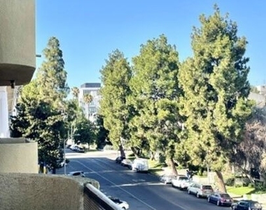 420 S Harvard Boulevard - Photo Thumbnail 13