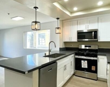 420 S Harvard Boulevard - Photo Thumbnail 5