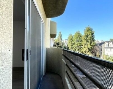 420 S Harvard Boulevard - Photo Thumbnail 12