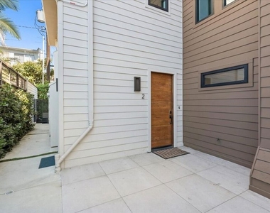 556 N Flores Street - Photo Thumbnail 25