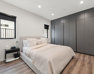 556 N Flores Street - Photo Thumbnail 10