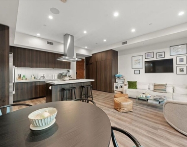 556 N Flores Street - Photo Thumbnail 4