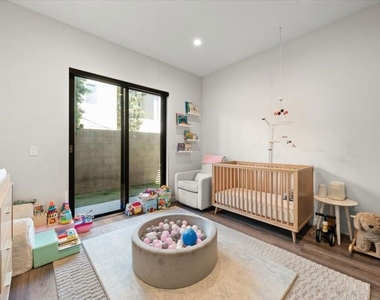 556 N Flores Street - Photo Thumbnail 16