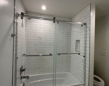 5226 Satsuma Avenue - Photo Thumbnail 18
