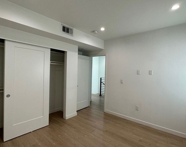 5226 Satsuma Avenue - Photo Thumbnail 20