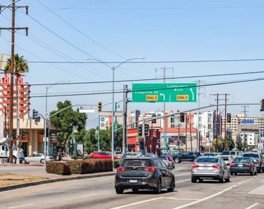 5226 Satsuma Avenue - Photo Thumbnail 32