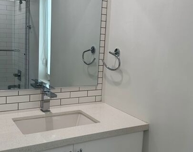5226 Satsuma Avenue - Photo Thumbnail 17