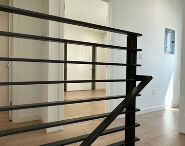 5226 Satsuma Avenue - Photo Thumbnail 15