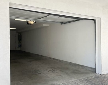 5226 Satsuma Avenue - Photo Thumbnail 26