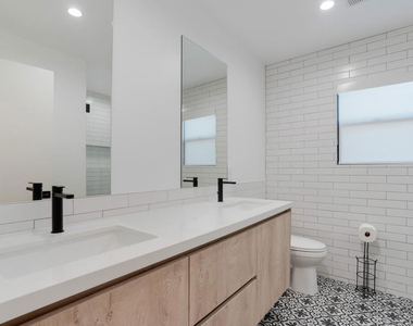 19602 Hamlin Street - Photo Thumbnail 22