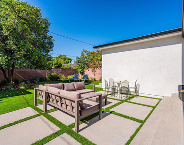 19602 Hamlin Street - Photo Thumbnail 5