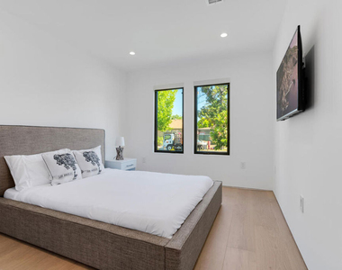 19602 Hamlin Street - Photo Thumbnail 19