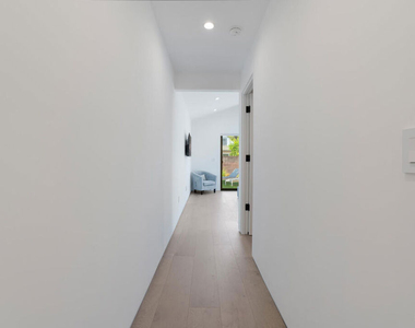 19602 Hamlin Street - Photo Thumbnail 15