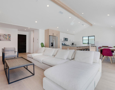 19602 Hamlin Street - Photo Thumbnail 14